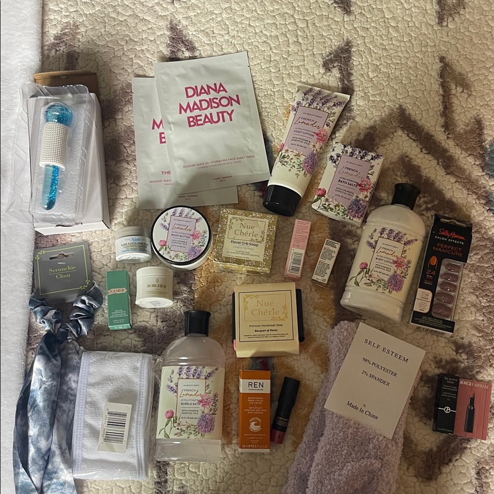 23 Piece Skincare Bundle